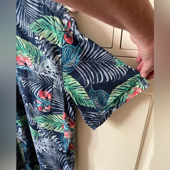 Excellent IZOD XL cotton tropical coastal short sleeve button down barely worn - Picture 5 of 9